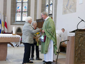 Vorstellung der Kommunionkinder in St. Crescentius ( © Karl-Franz Thiede)